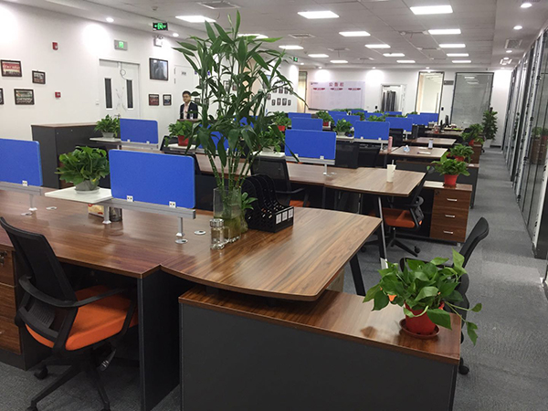 员工办公桌